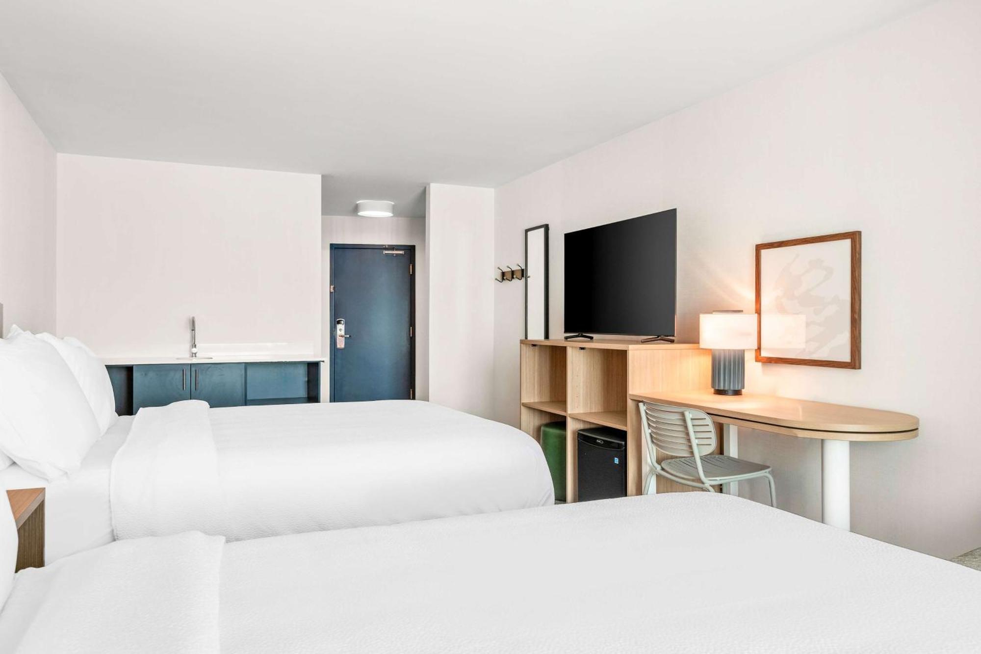 Spark By Hilton Exton Eksteriør billede