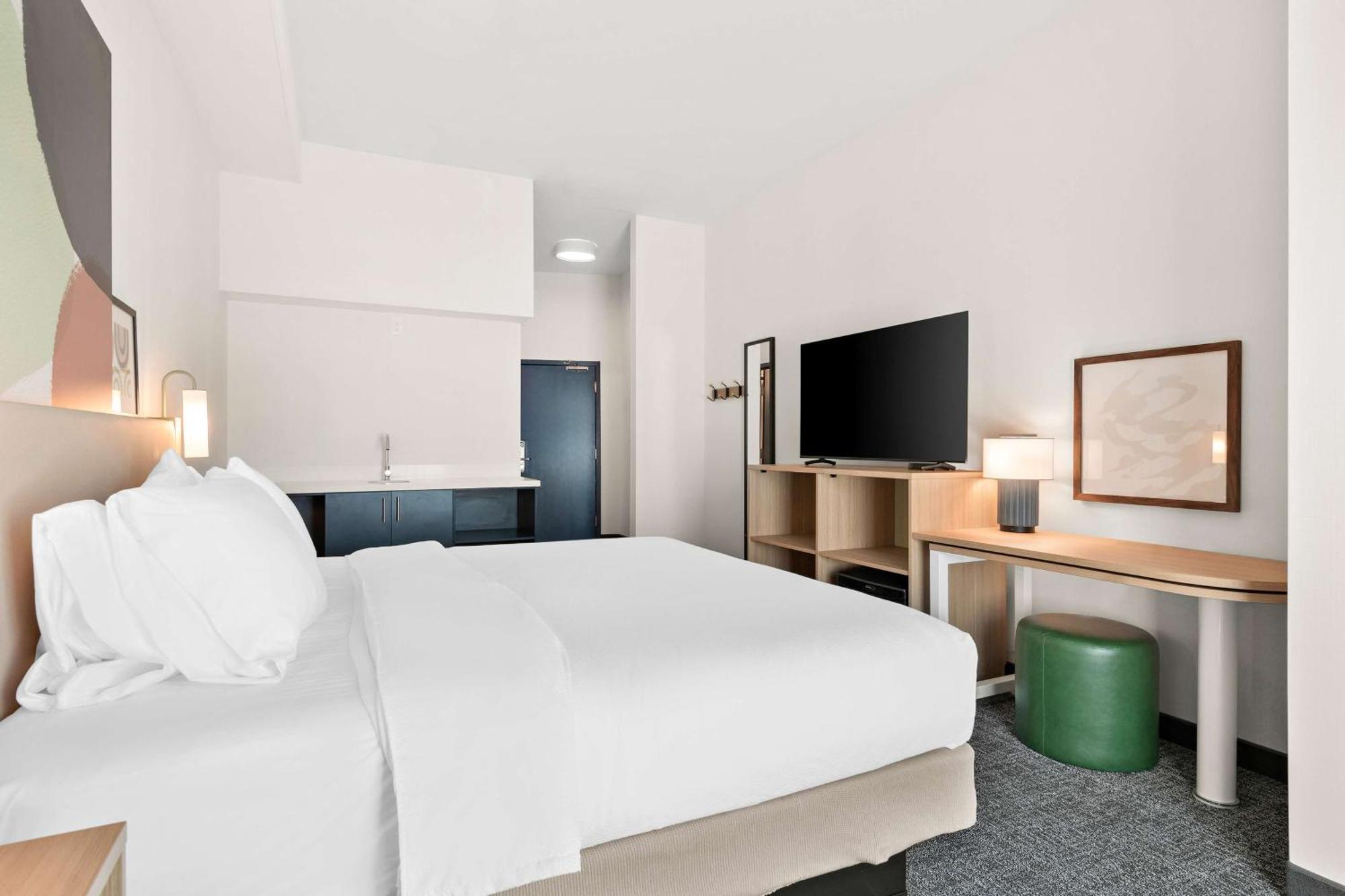 Spark By Hilton Exton Eksteriør billede