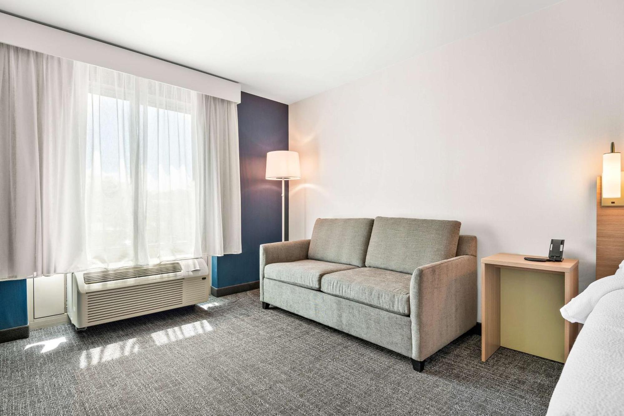 Spark By Hilton Exton Eksteriør billede