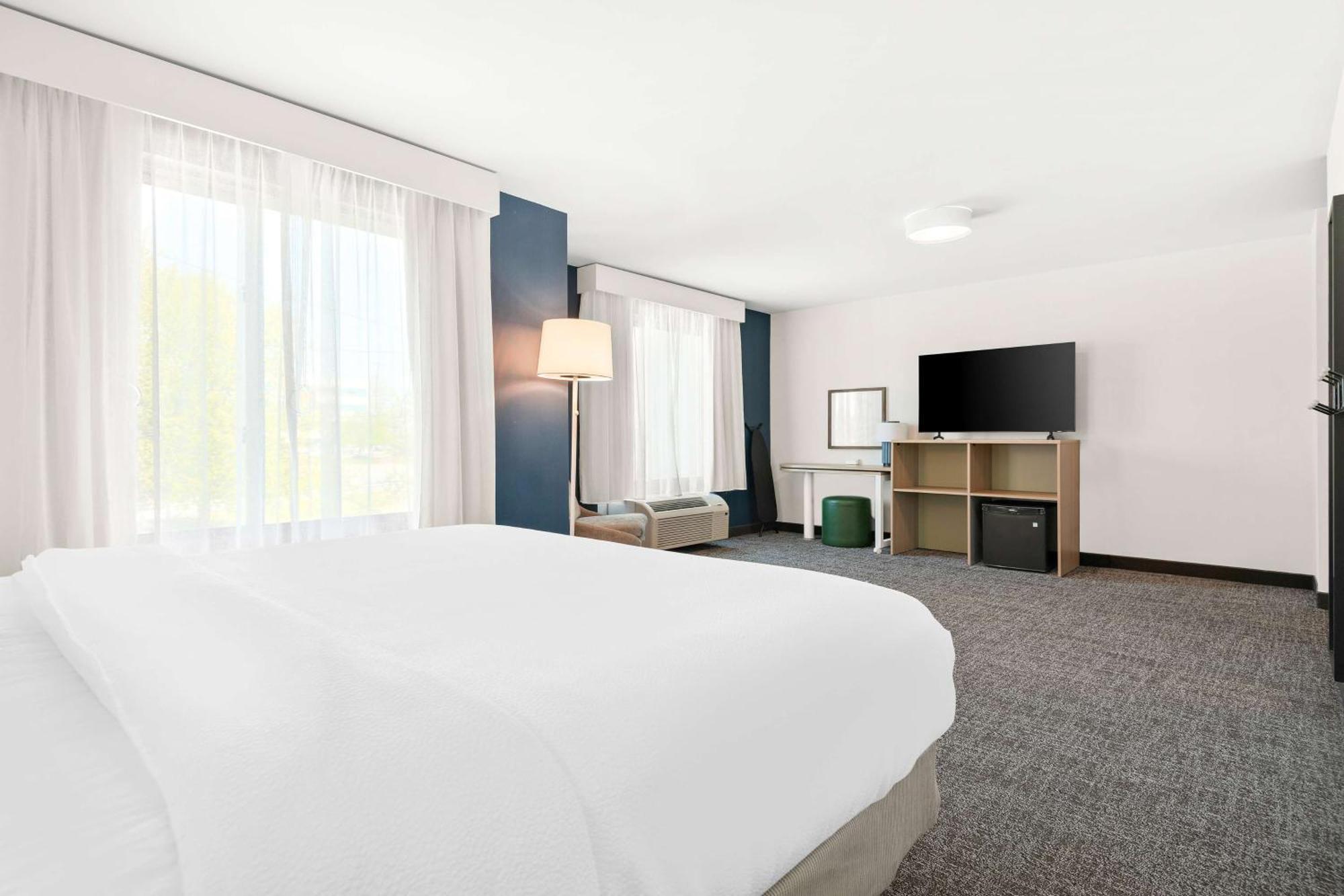 Spark By Hilton Exton Eksteriør billede