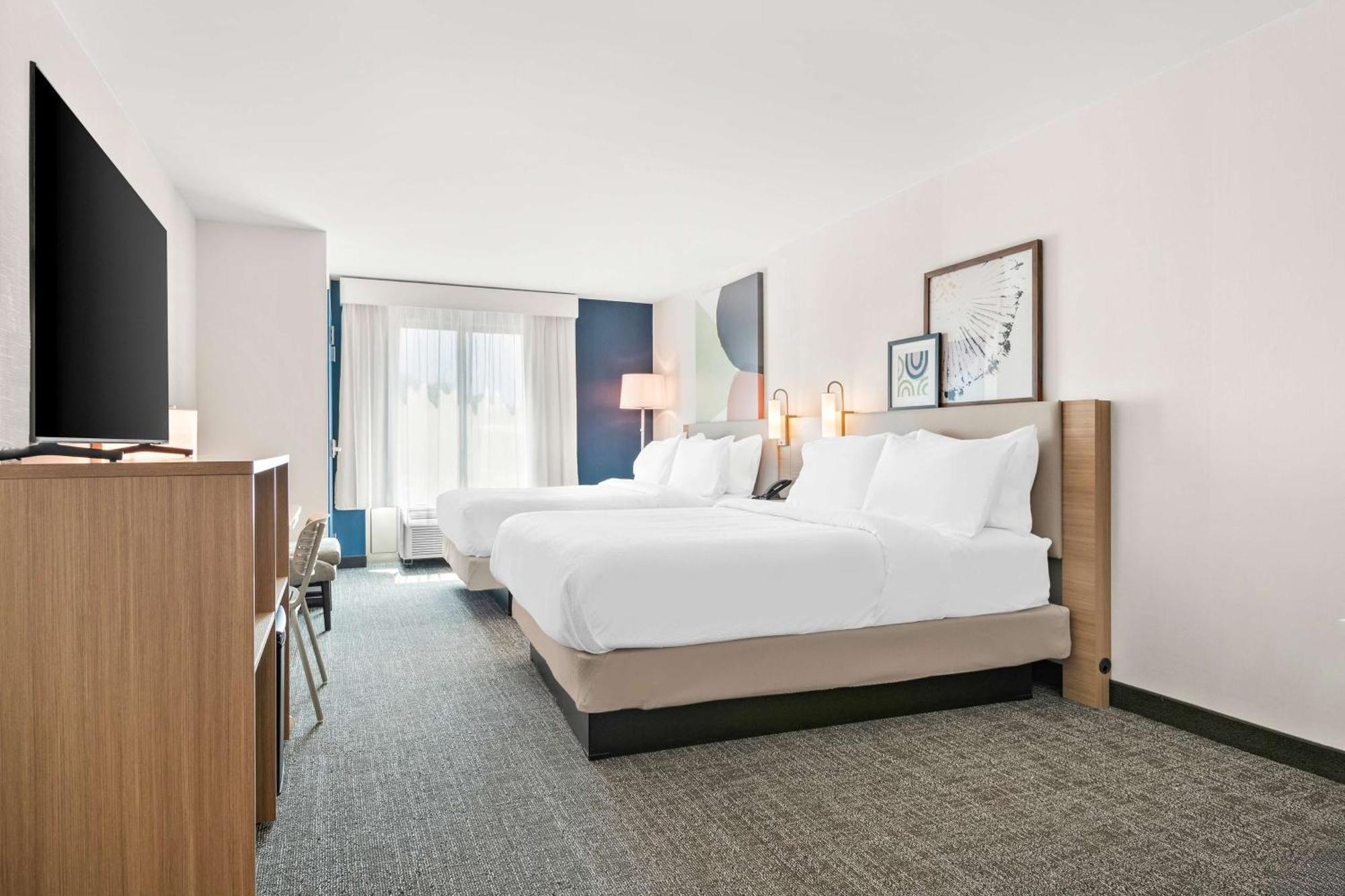 Spark By Hilton Exton Eksteriør billede
