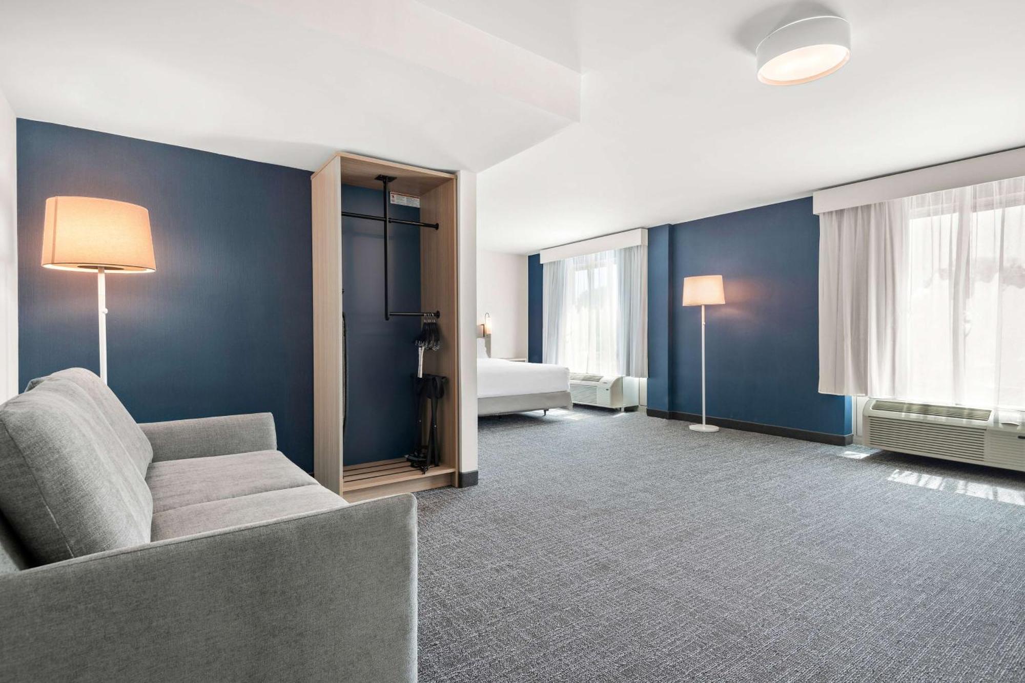 Spark By Hilton Exton Eksteriør billede