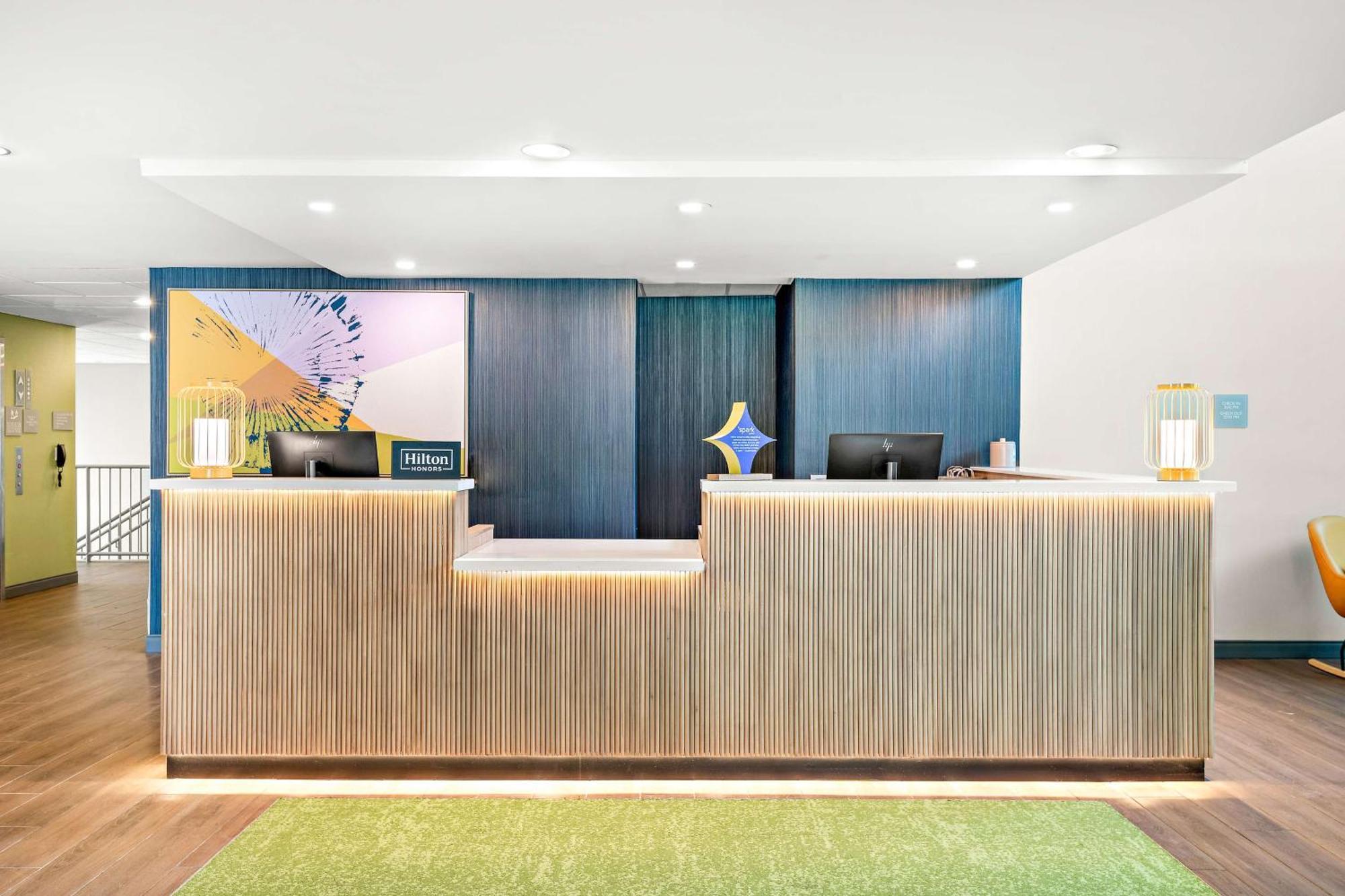 Spark By Hilton Exton Eksteriør billede
